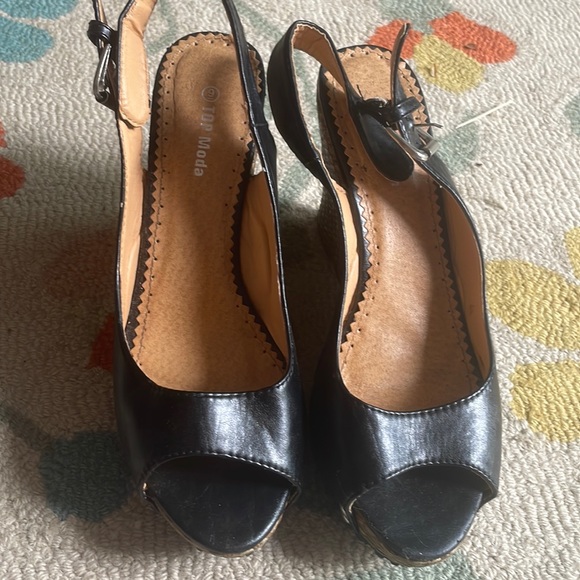 Womens wedge shoe, never worn. - Picture 1 of 9